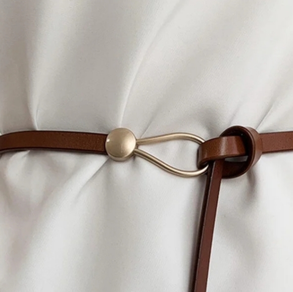 Elegant Brown Leather Belt with Gold Accent - Picture 1 of 4